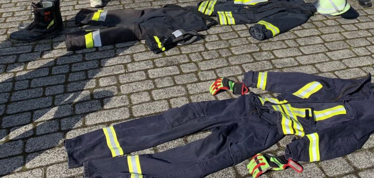 Auto, Werkzeug, Kleidung,... alles durfte erkundet werden